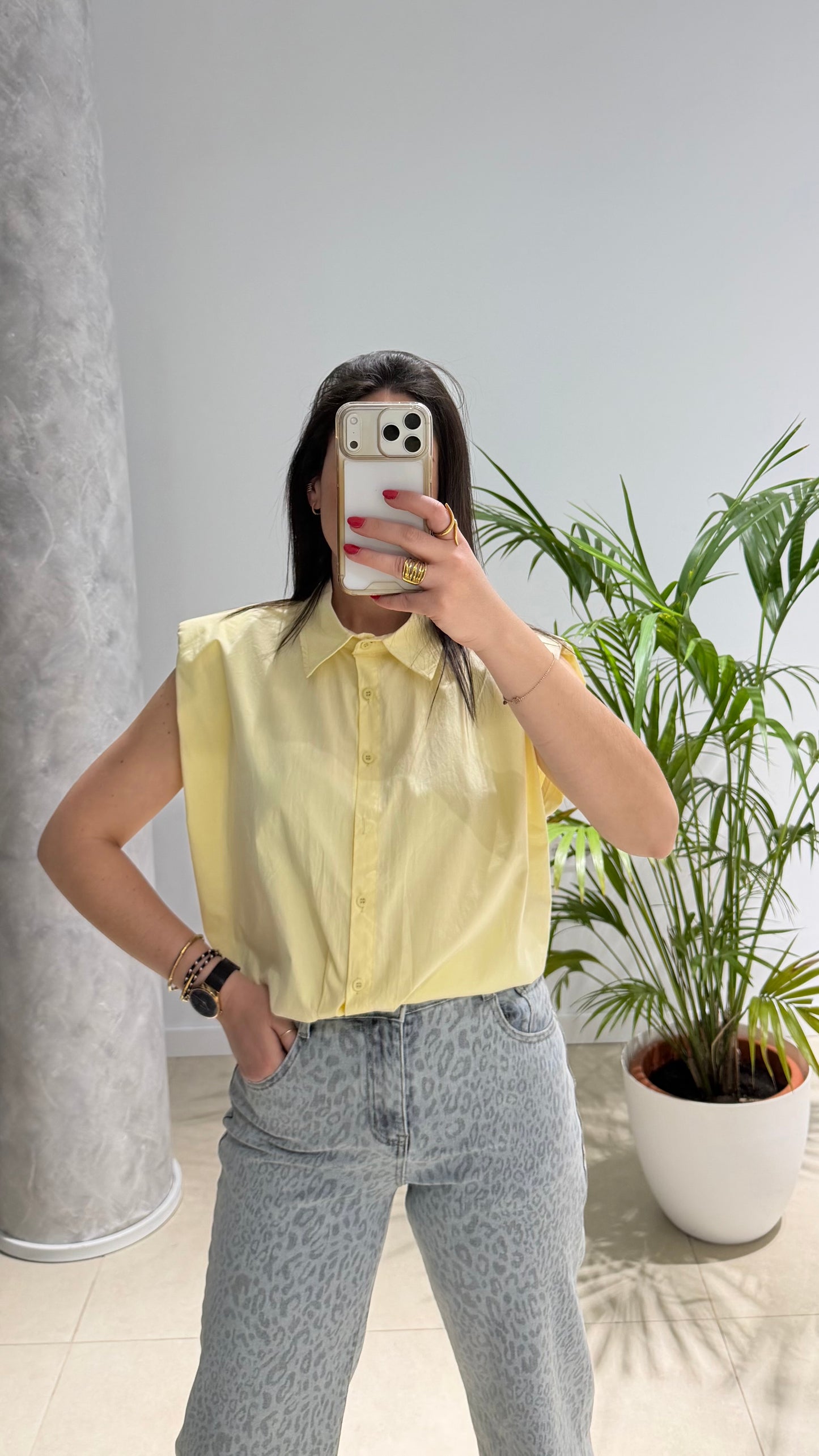 Camisa sin mangas amarilla