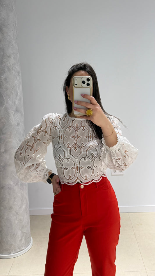 Camisa blanca perforada