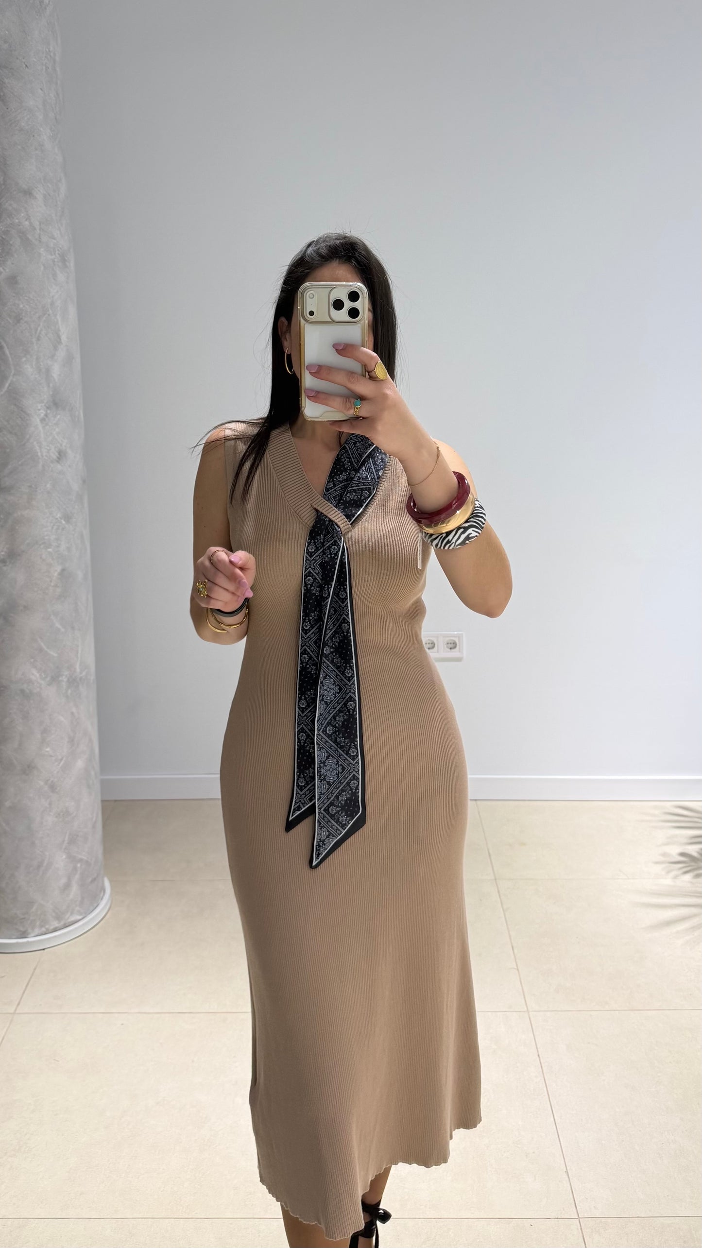 Vestido canalé con pañuelo