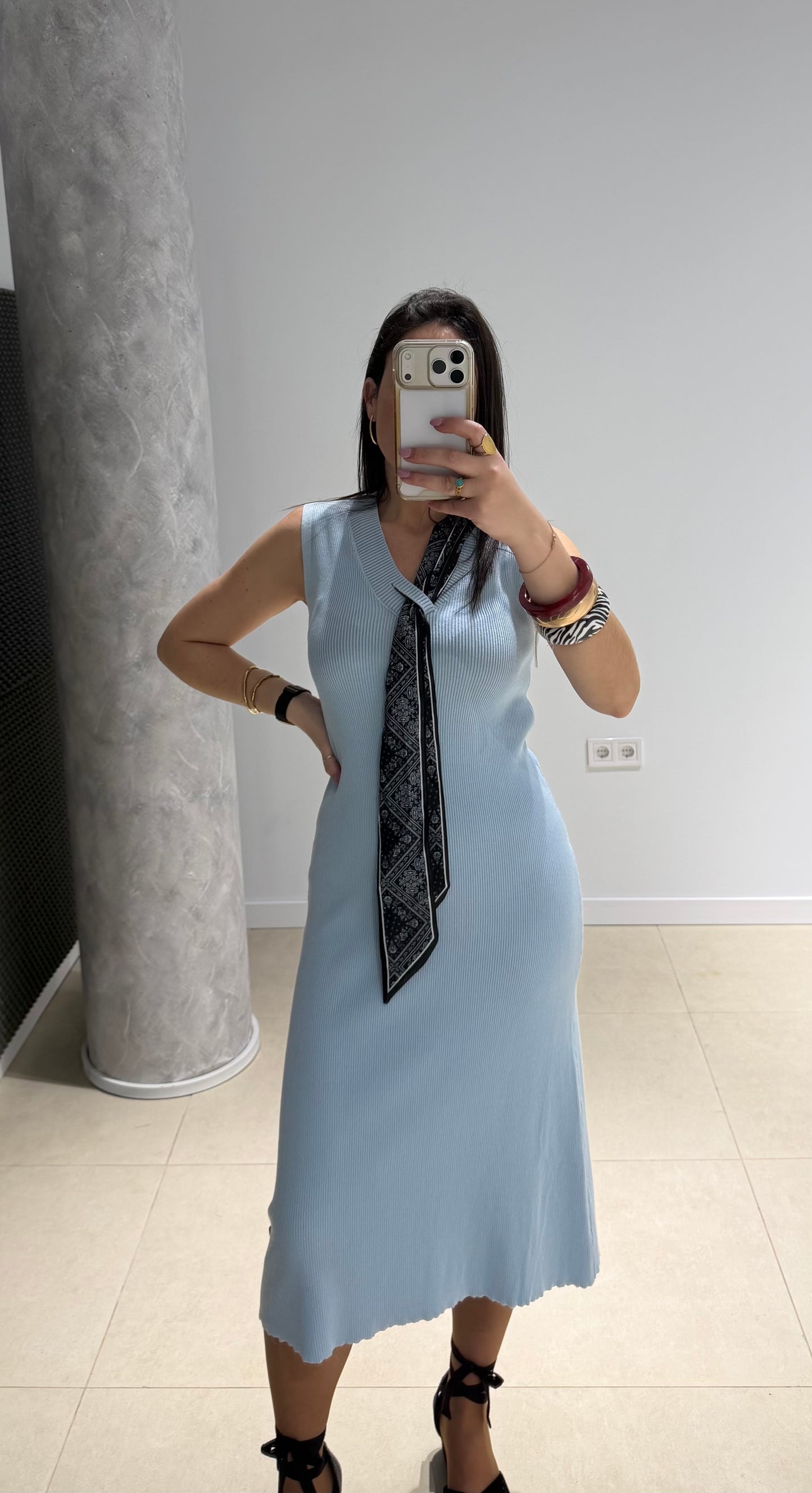 Vestido canalé con pañuelo