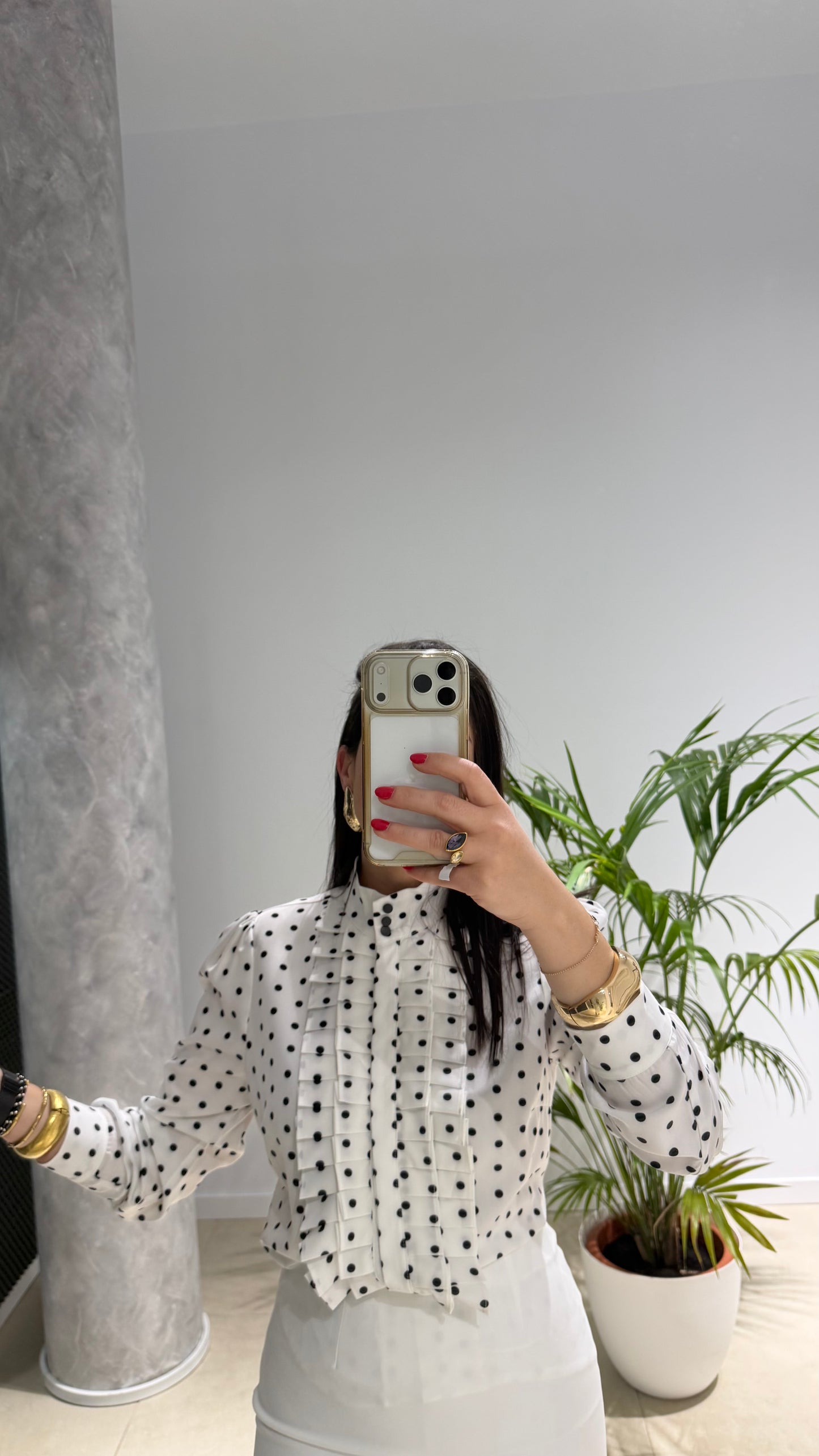 Camisa de lunares b&n