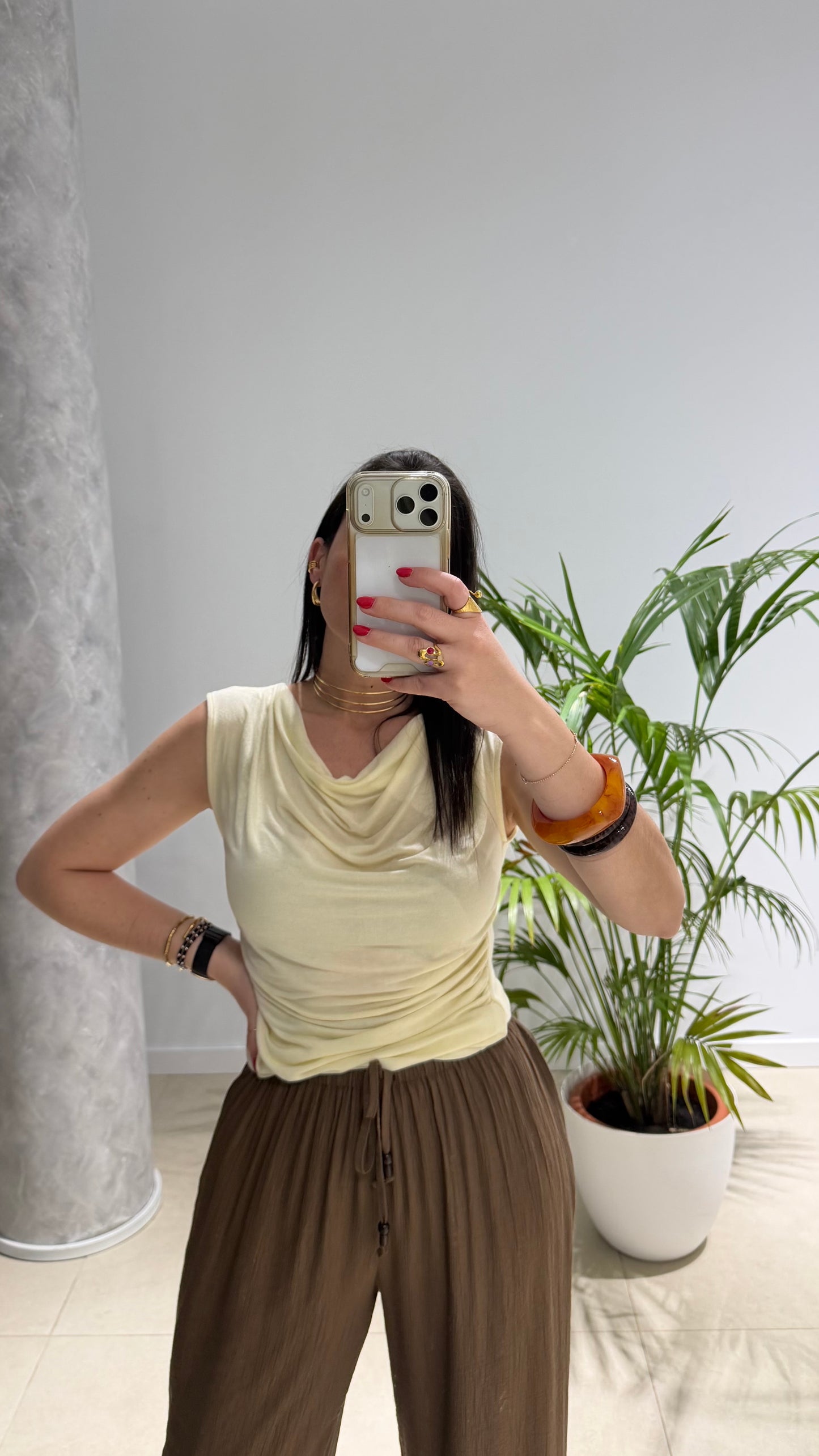 Camiseta amarilla frunce