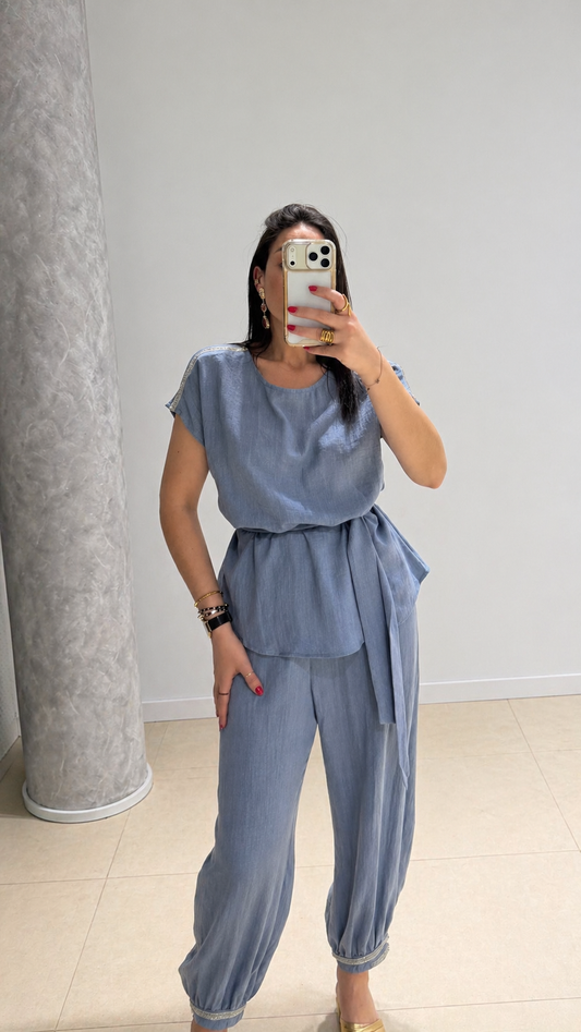 Conjunto celeste con pantalón de puño