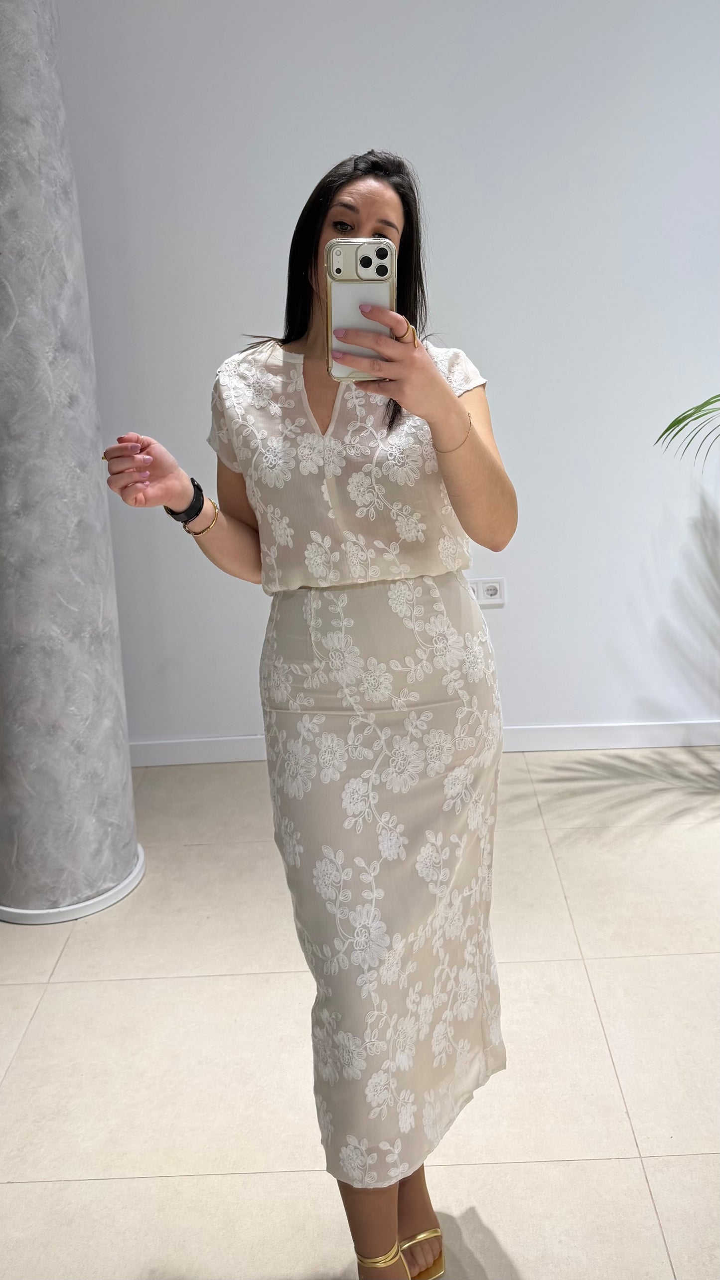 Conjunto encaje beige