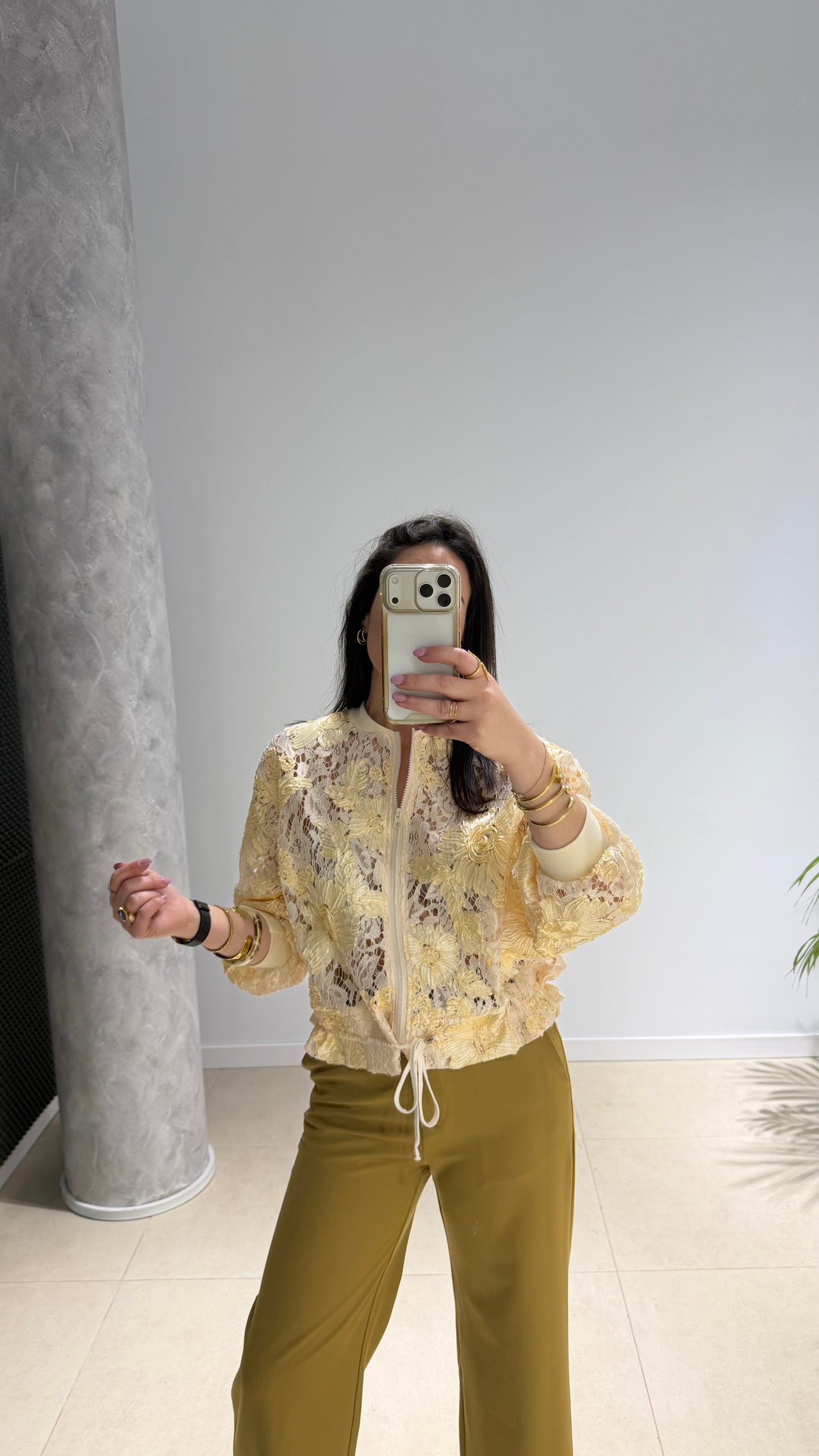 Bomber encajes amarilla