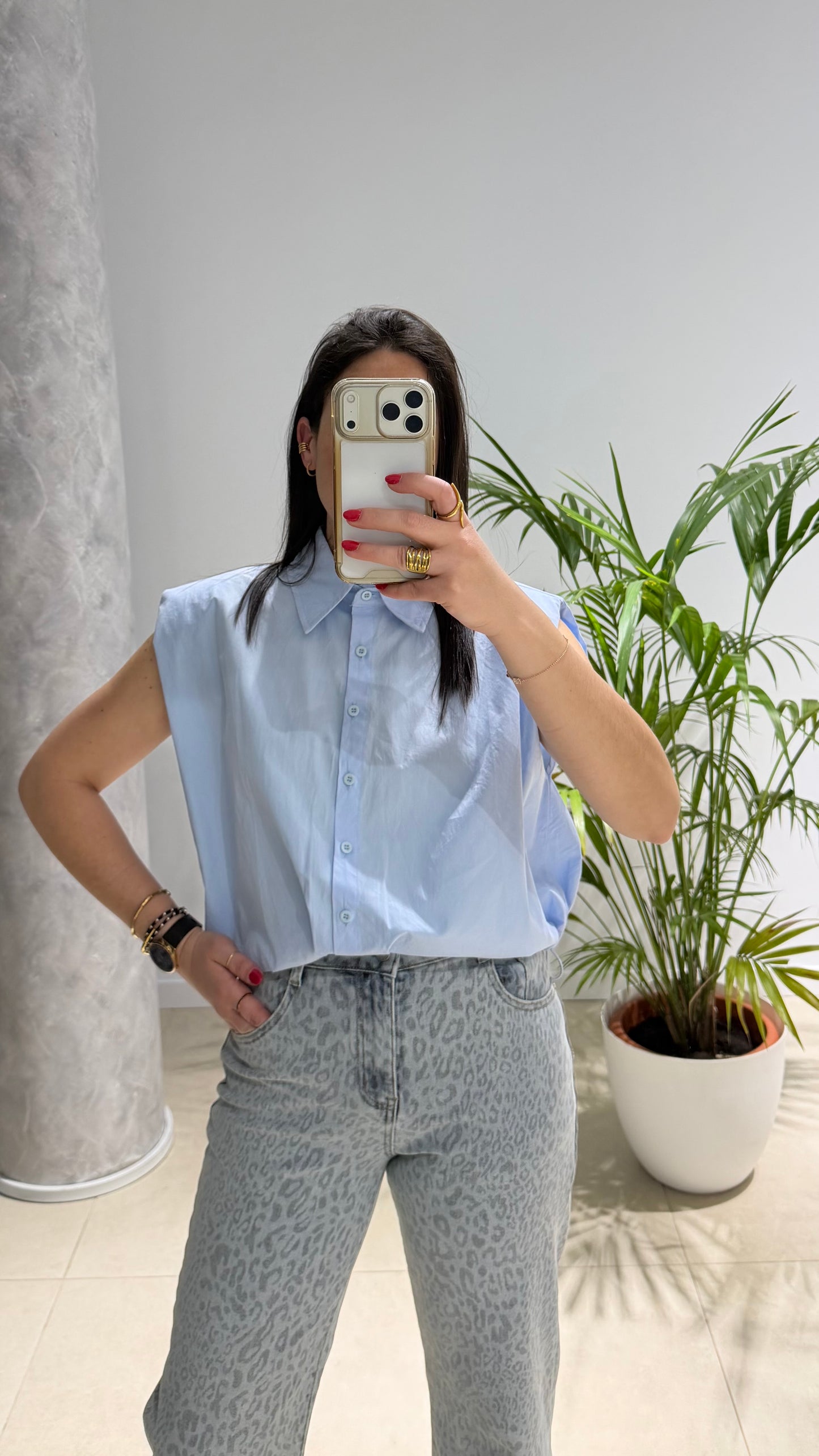 Camisa sin mangas celeste