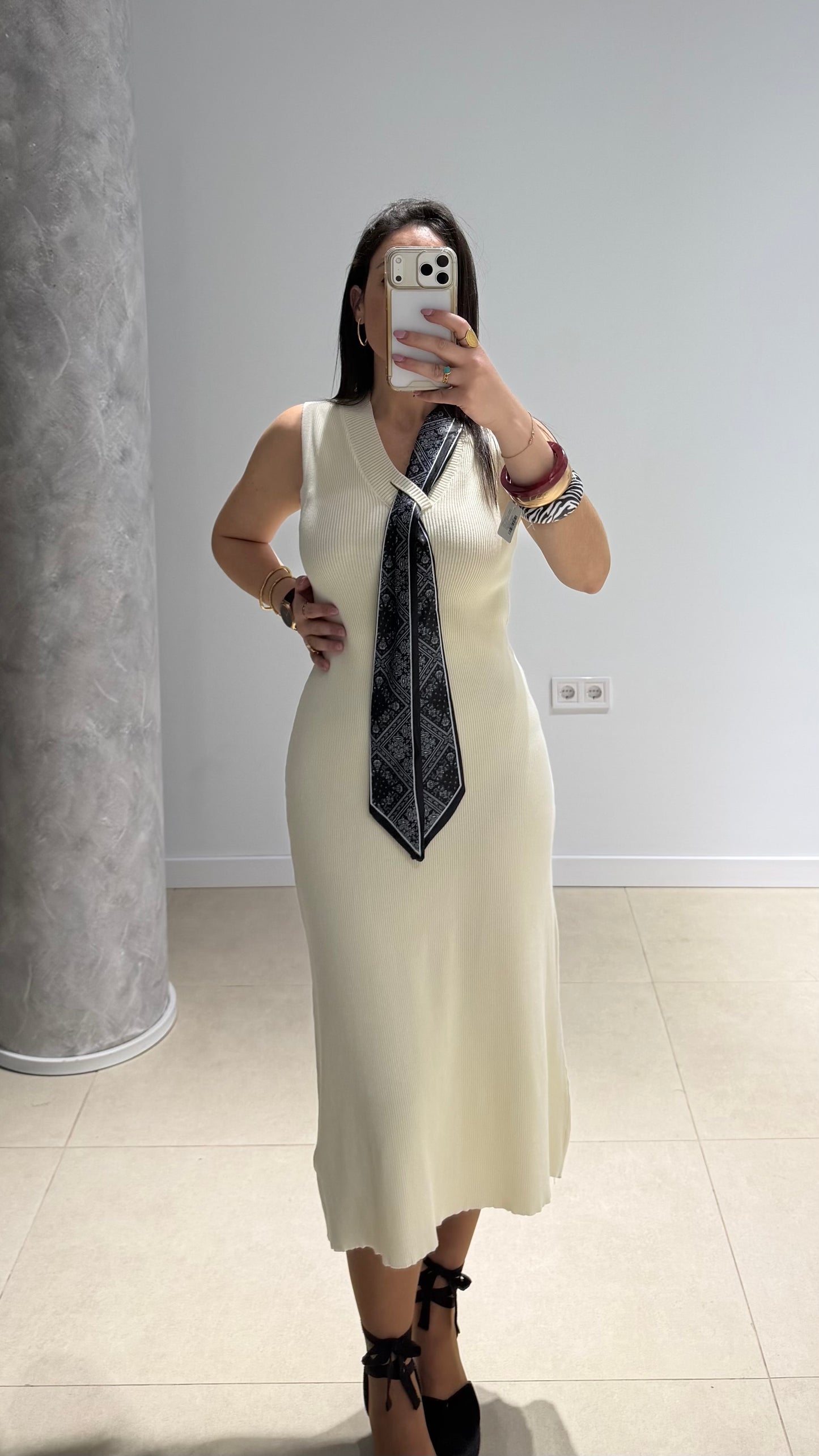 Vestido canalé con pañuelo