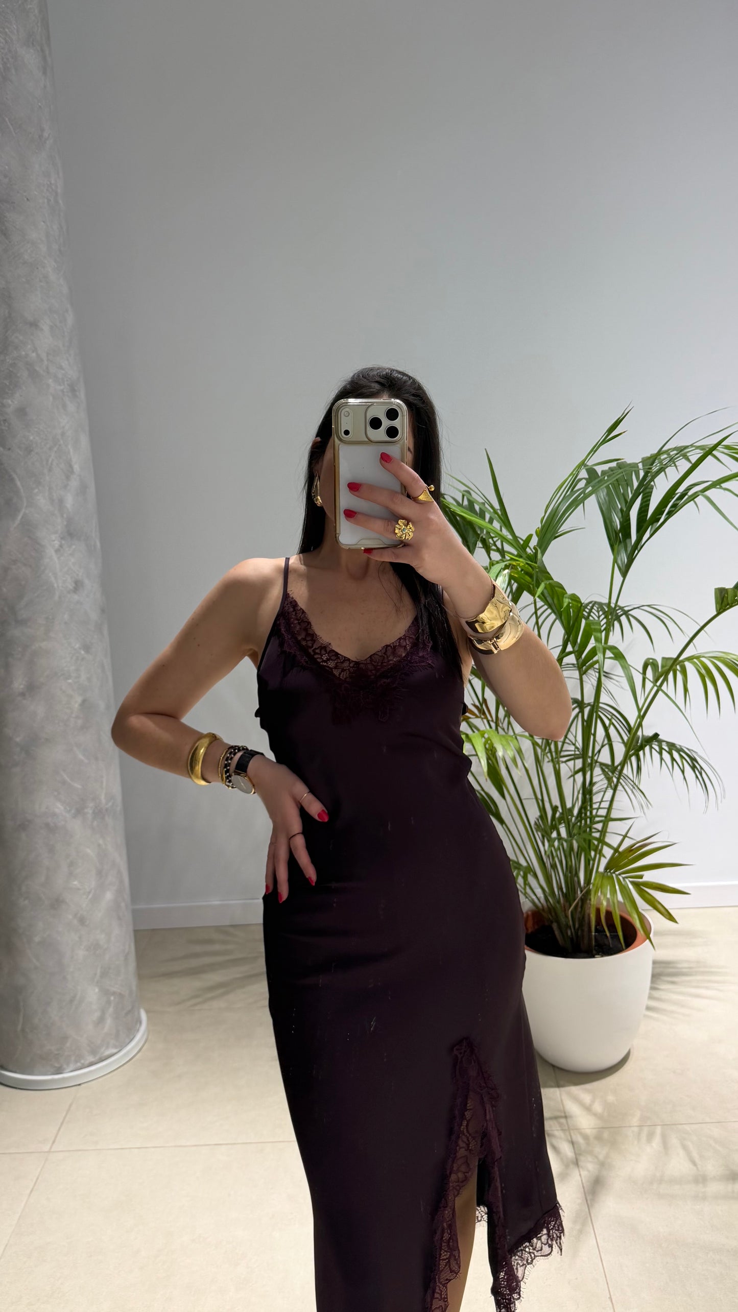 Vestido Burdeos encaje pico