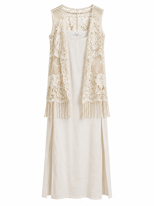 Vestido beige con chalequillo