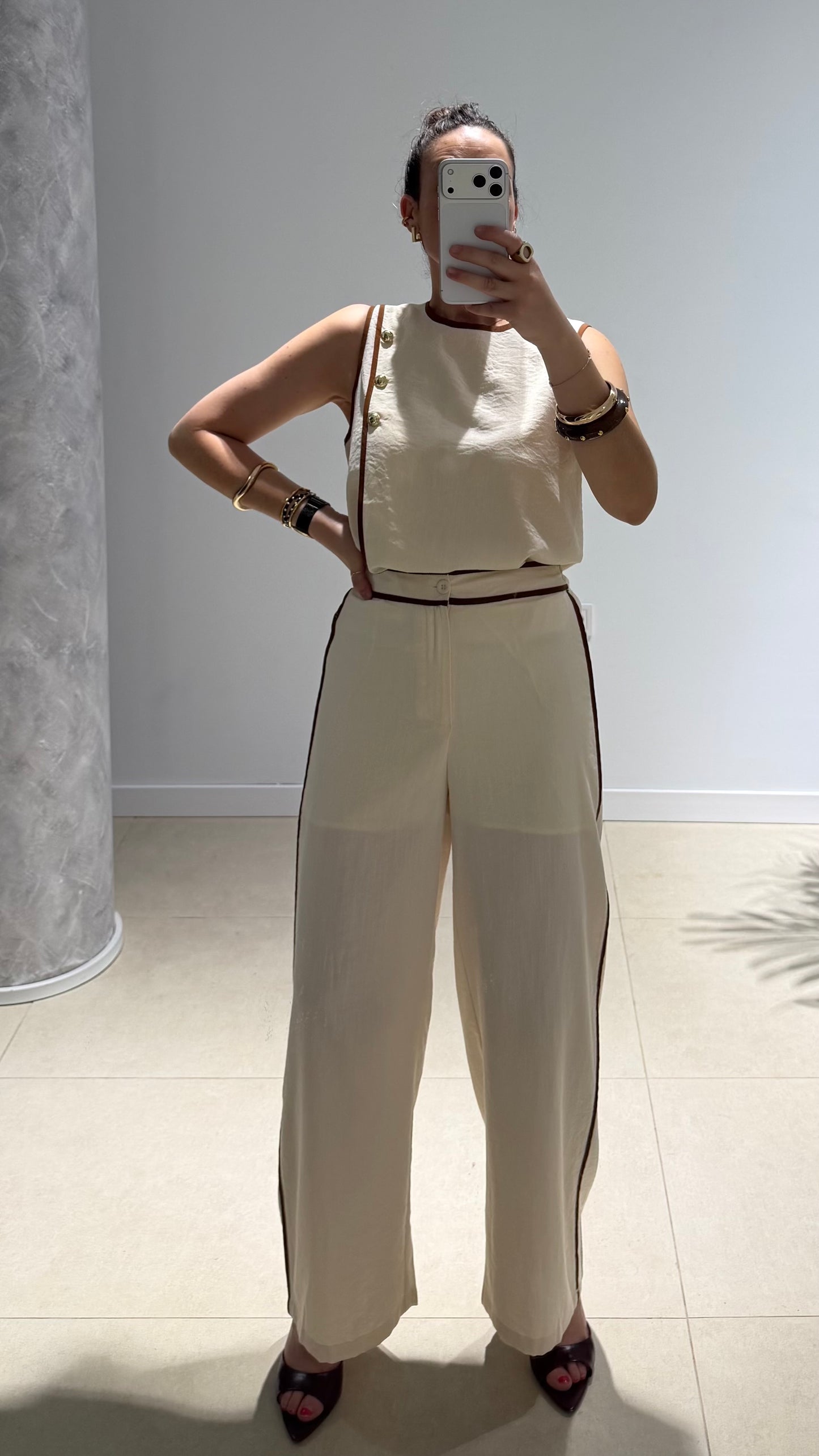 Conjunto beige botones