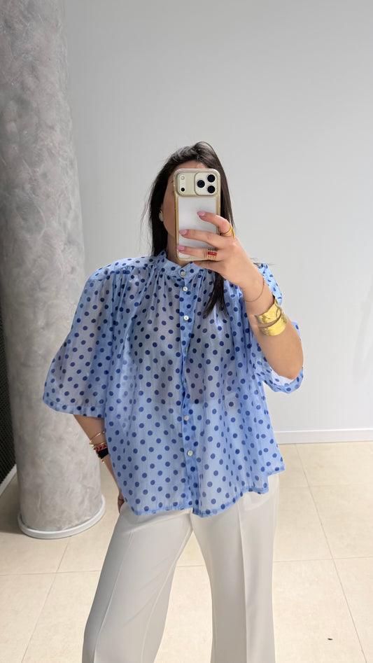 Camisa de lunares azul