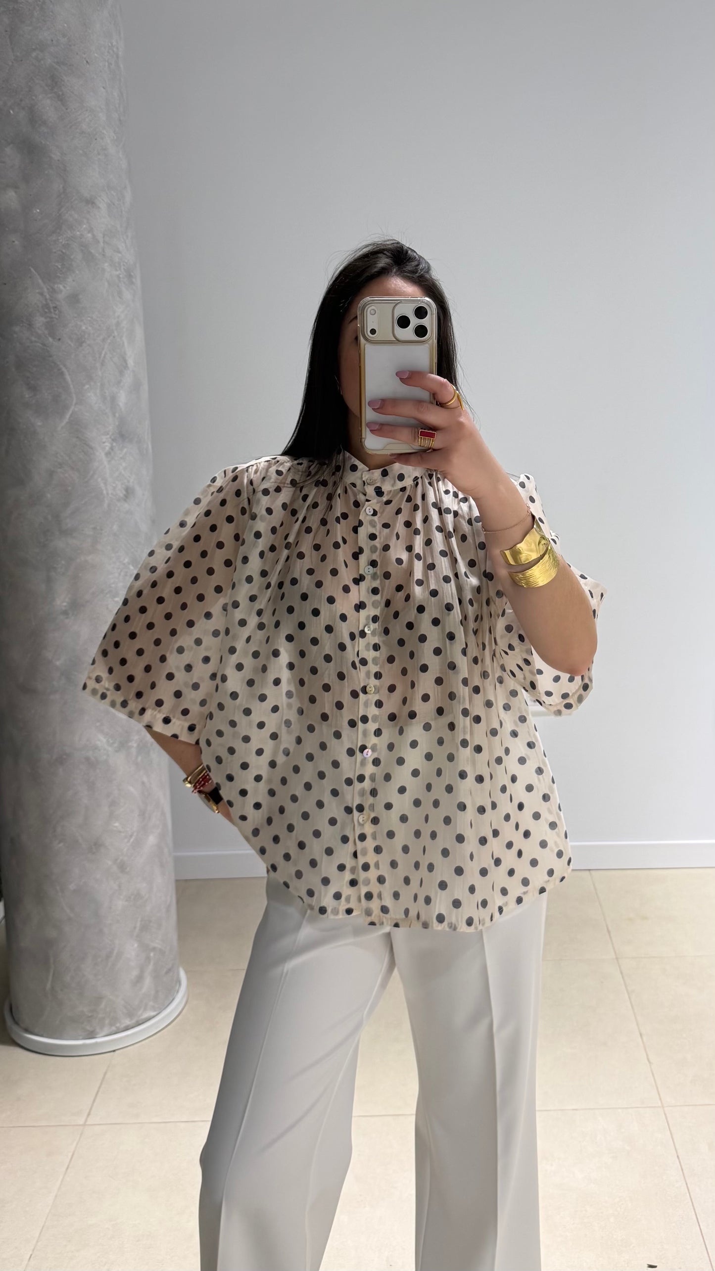Camisa de lunares blanca